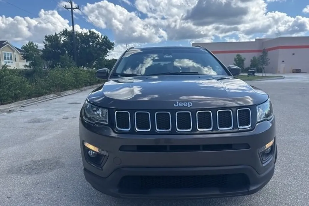 2021 Jeep Compass Latitude photo 1