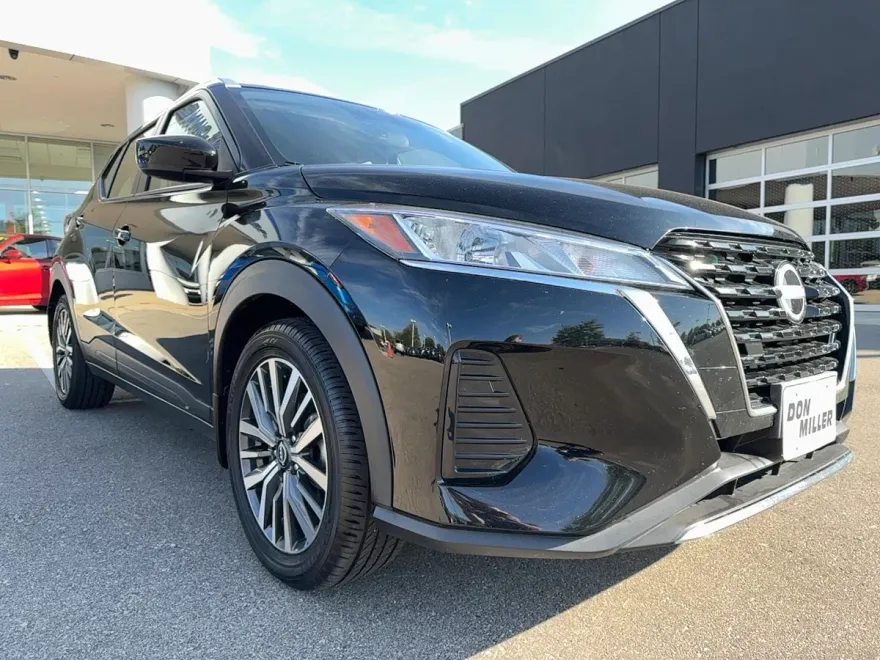 2023 Nissan Kicks SV photo 1