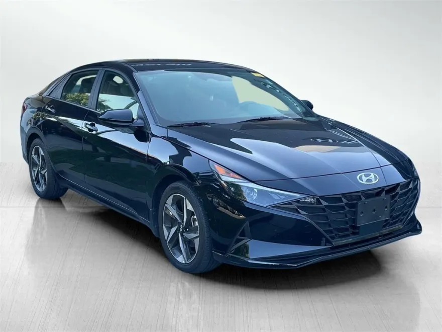 2023 Hyundai Elantra SEL photo 1