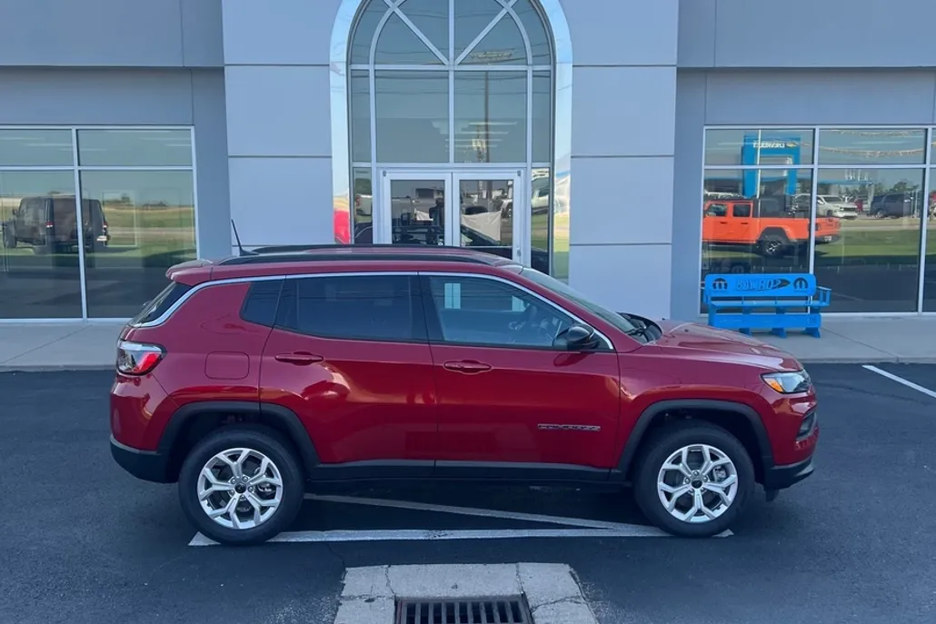2025 Jeep Compass Latitude photo 1