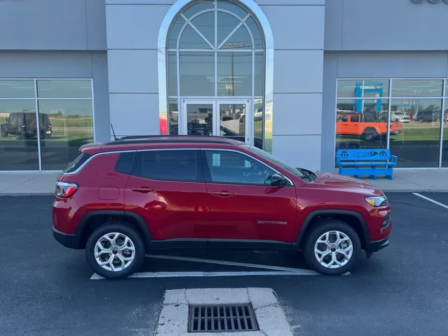 2025 Jeep Compass Latitude photo 1