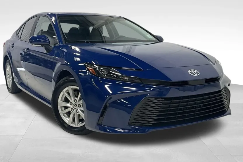 2025 Toyota Camry LE photo 1