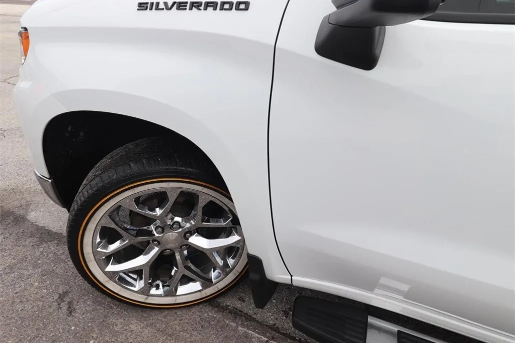 2022 Chevrolet Silverado 1500 LT photo 1