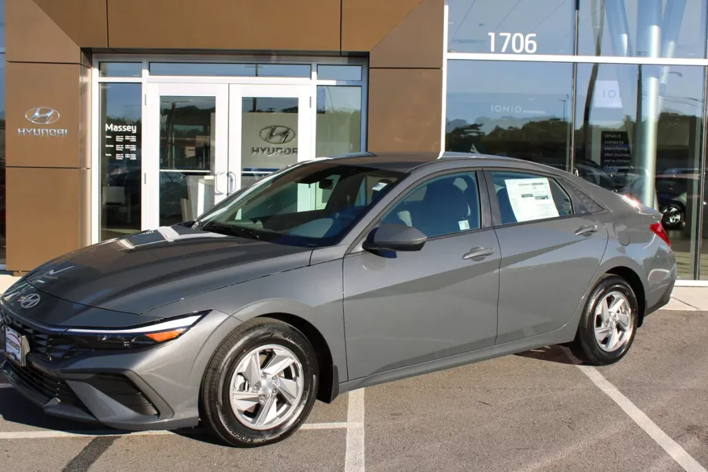 2025 Hyundai Elantra SE photo 1