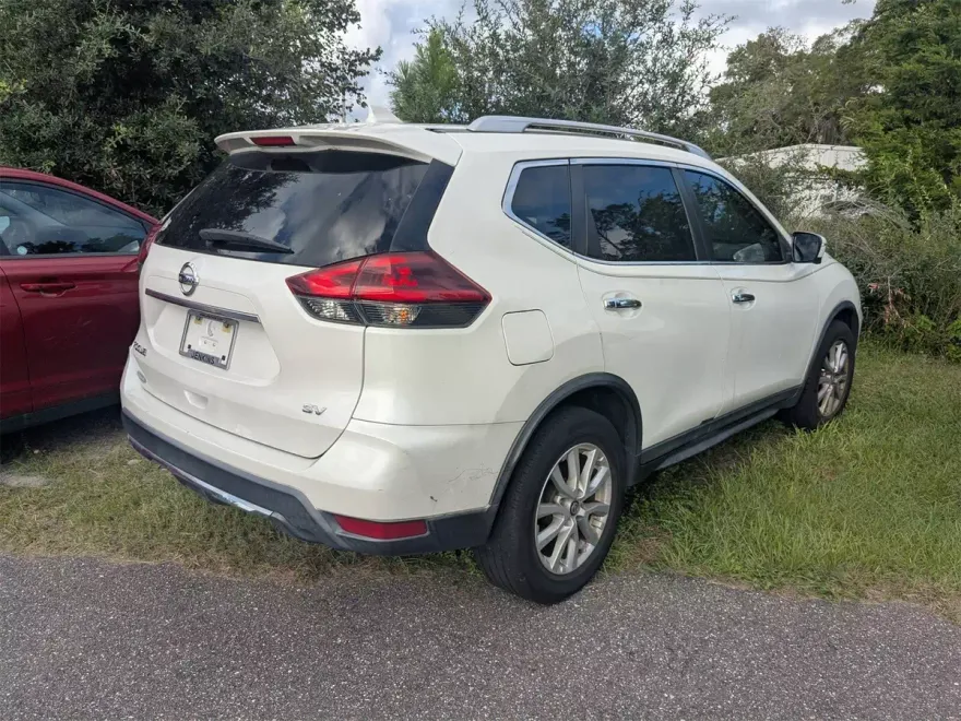 2018 Nissan Rogue SV photo 1