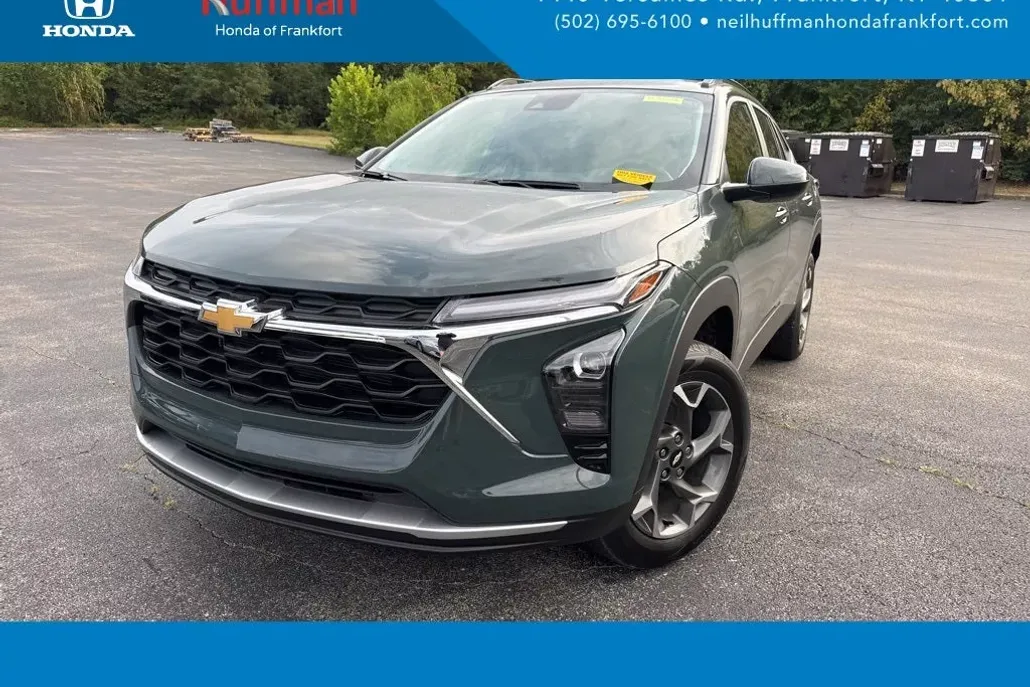 2025 Chevrolet Trax LT photo 1