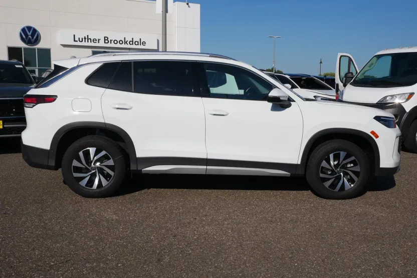2025 Volkswagen Tiguan S photo 1