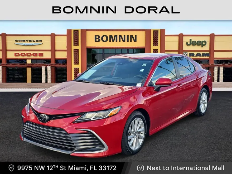 2023 Toyota Camry LE photo 1