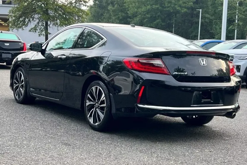 2017 Honda Accord EX photo 1