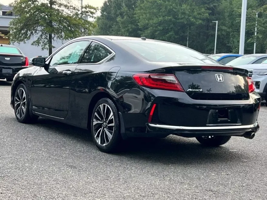 2017 Honda Accord EX photo 1
