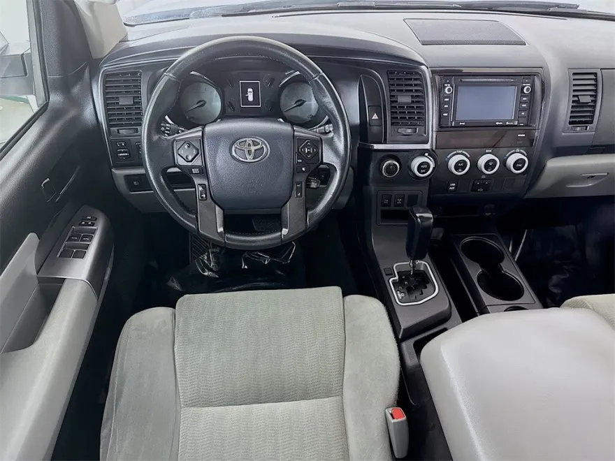 2018 Toyota Sequoia SR5 photo 1