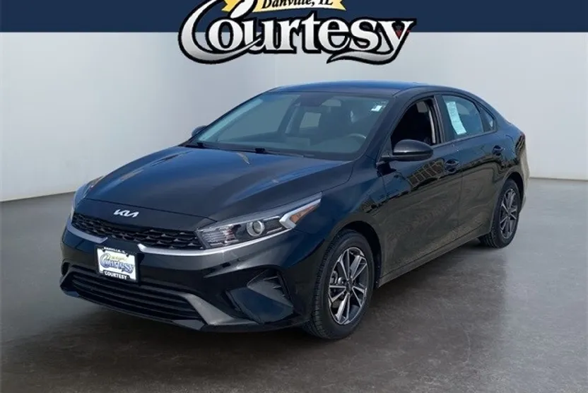2022 Kia Forte LXS photo 1