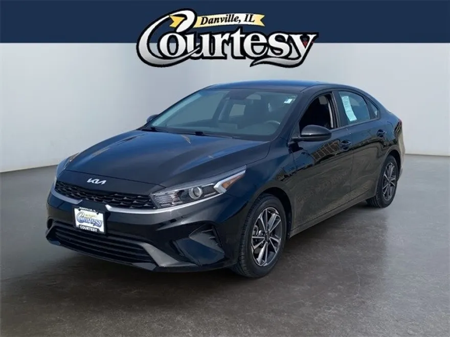 2022 Kia Forte LXS photo 1