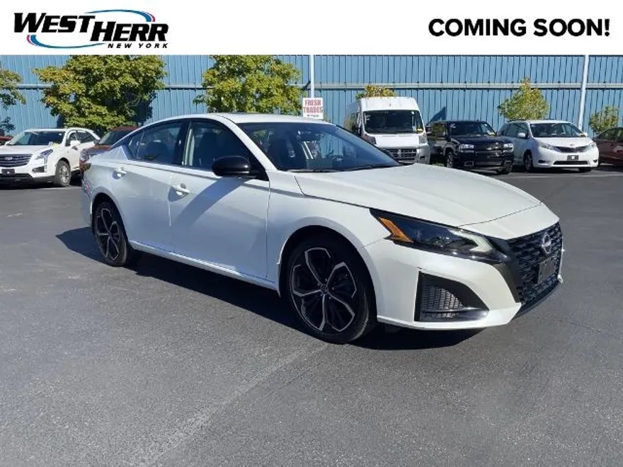 2023 Nissan Altima 2.5 SR photo 1