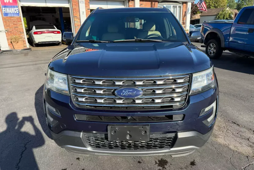 2016 Ford Explorer Limited photo 1