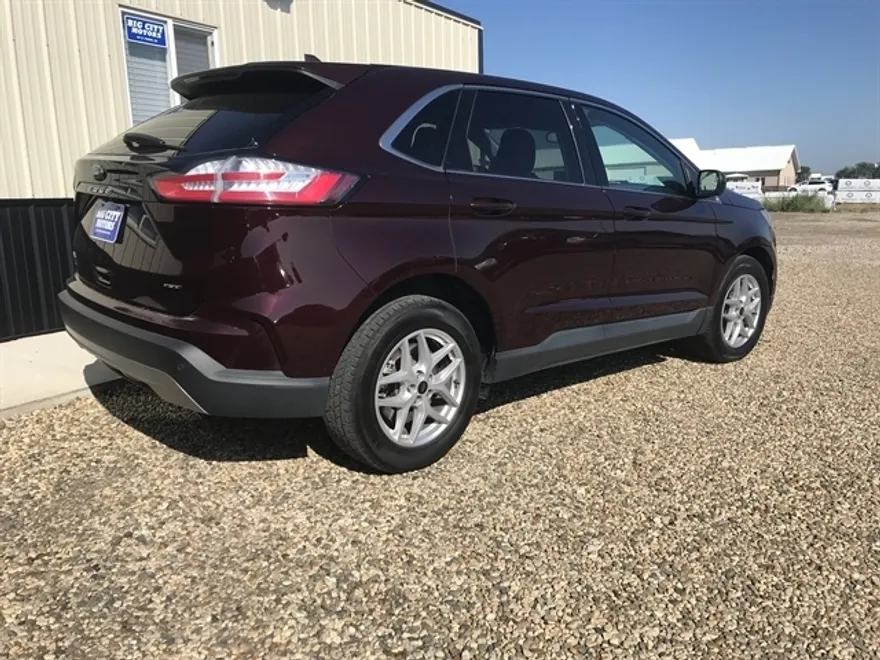 2024 Ford Edge SEL photo 1