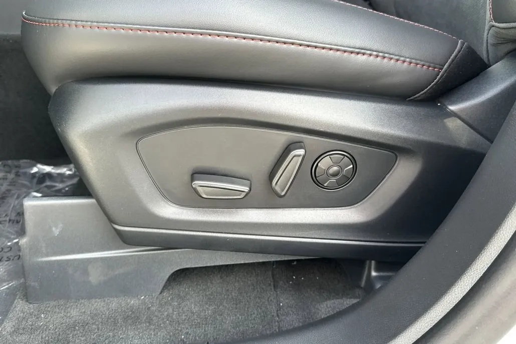 2025 Ford Explorer ST photo 1