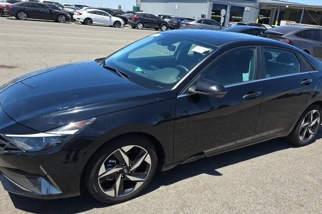 2021 Hyundai Elantra SEL photo 1