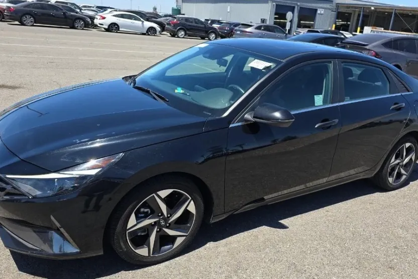 2021 Hyundai Elantra SEL photo 1