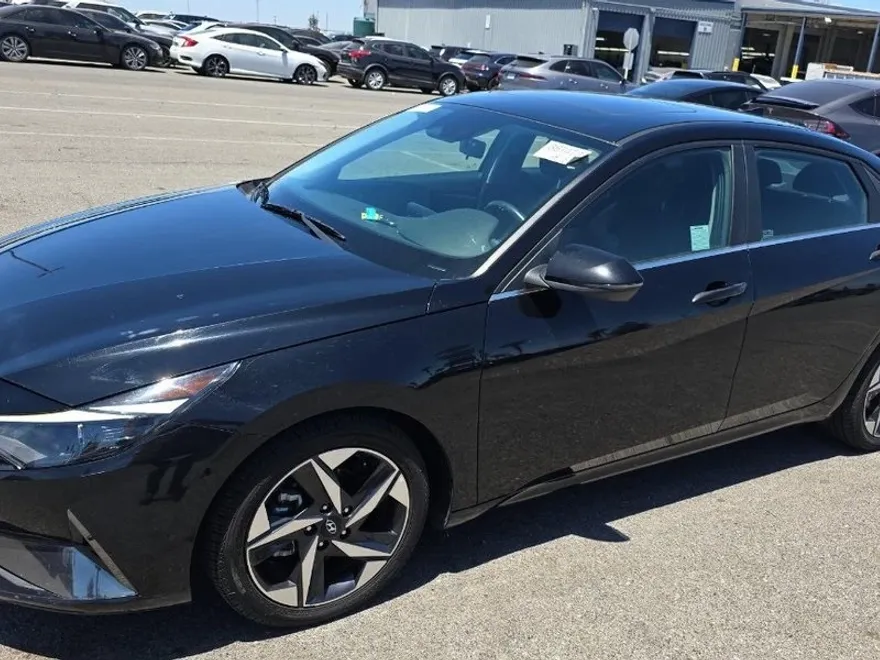 2021 Hyundai Elantra SEL photo 1