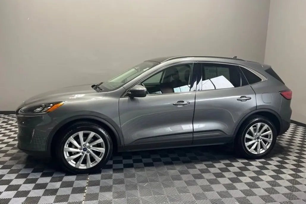 2022 Ford Escape Titanium photo 1