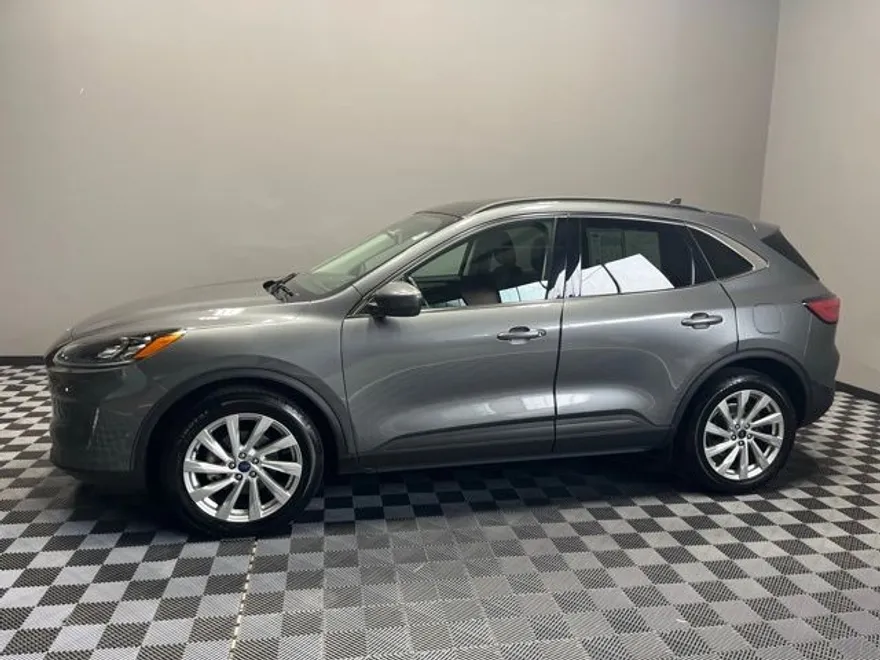 2022 Ford Escape Titanium photo 1
