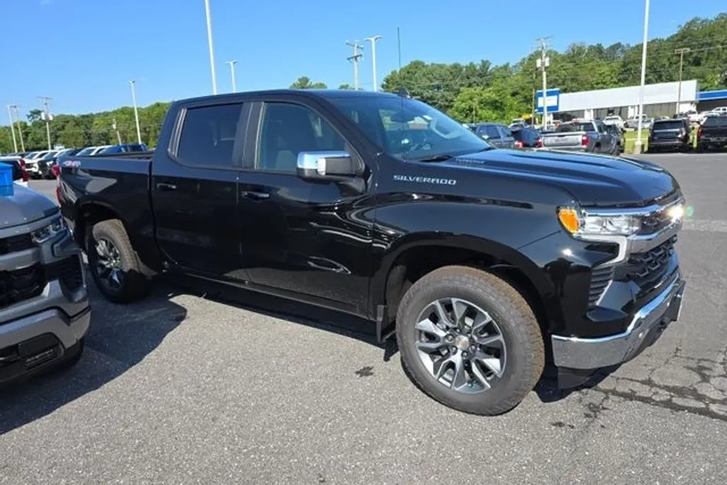 2025 Chevrolet Silverado 1500 LT photo 1