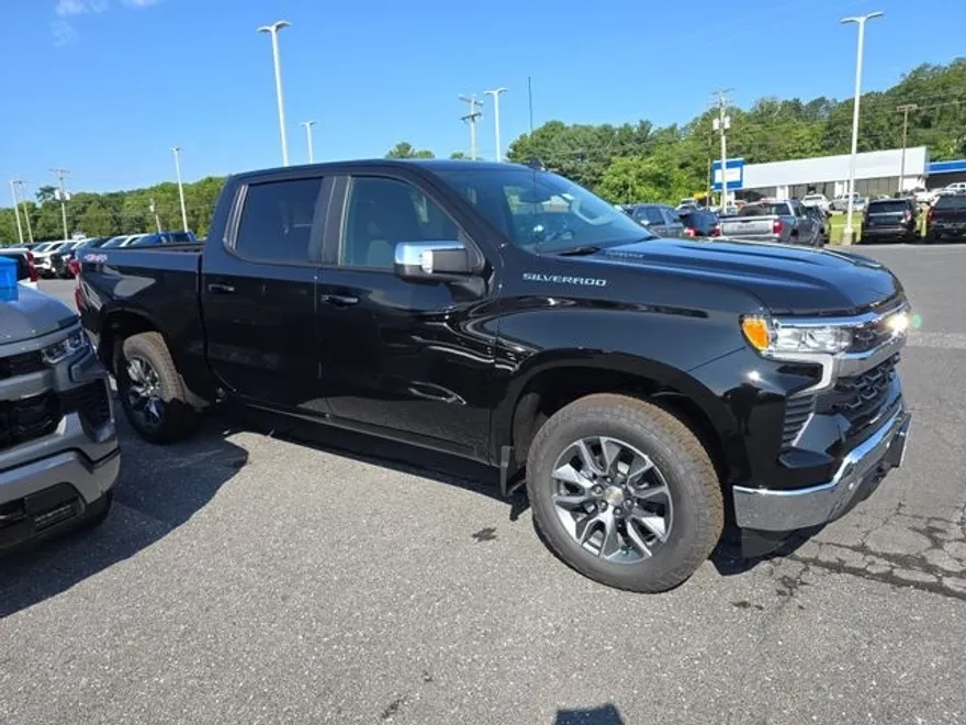 2025 Chevrolet Silverado 1500 LT photo 1