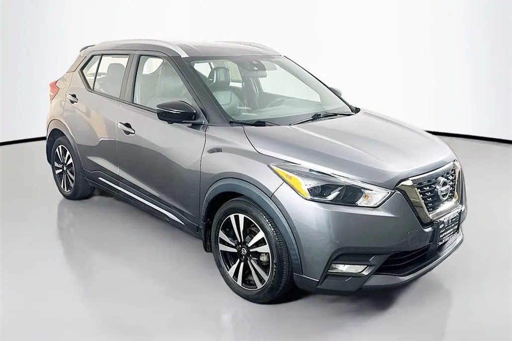2020 Nissan Kicks SR photo 1