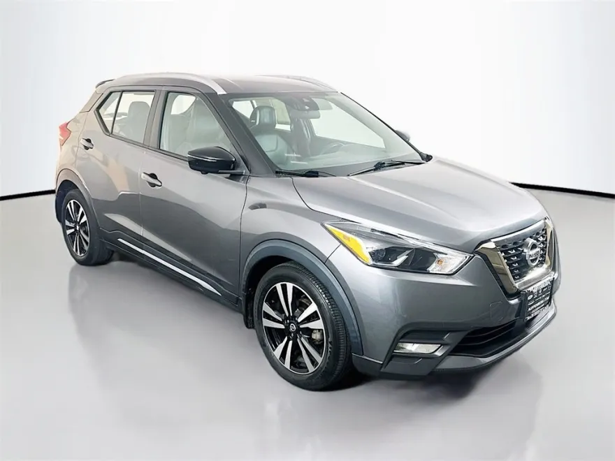 2020 Nissan Kicks SR photo 1