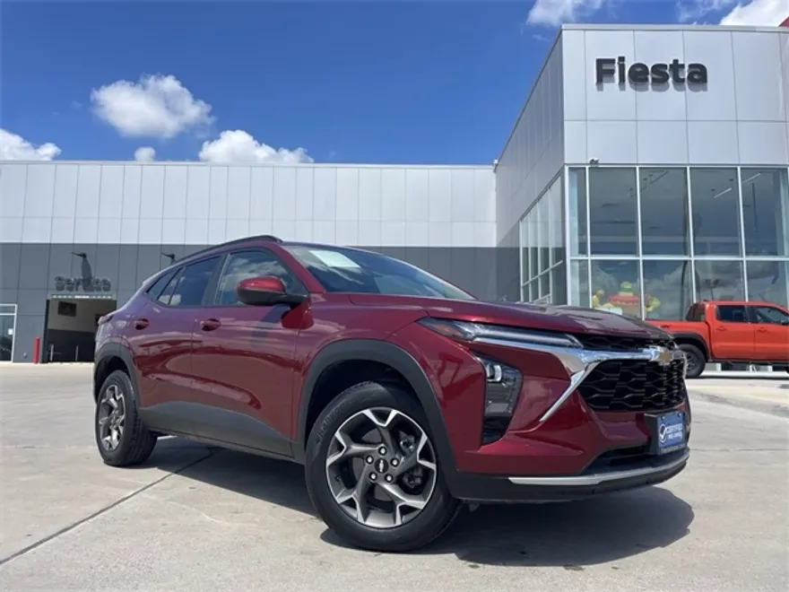 2025 Chevrolet Trax LT photo 1