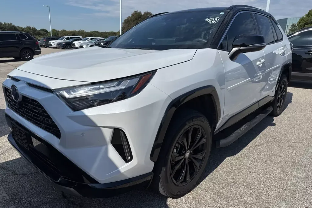 2024 Toyota RAV4 Hybrid XSE photo 1