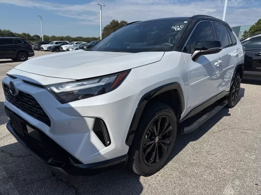 2024 Toyota RAV4 Hybrid XSE photo 1