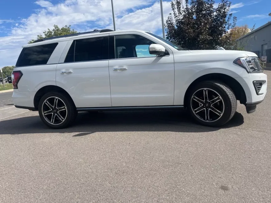 2021 Ford Expedition Limited photo 1