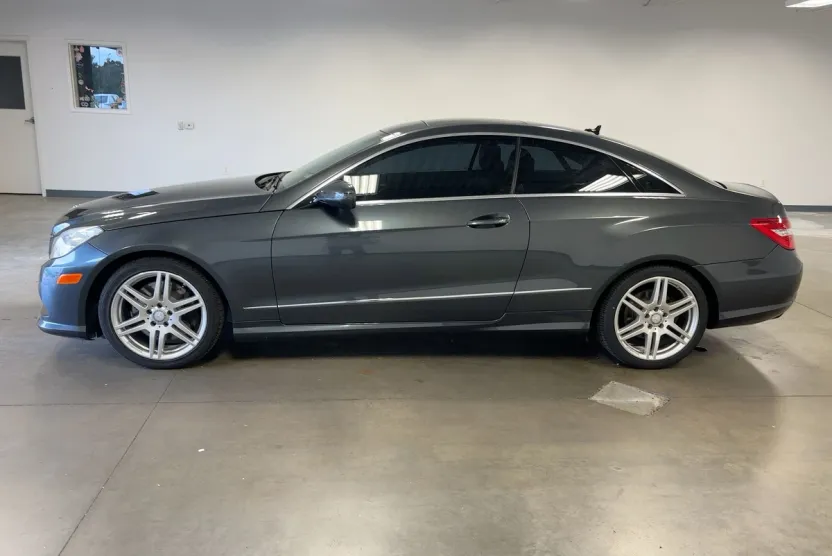 2010 Mercedes Benz E 550 Coupe photo 1