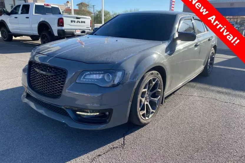 2018 Chrysler 300 photo 1