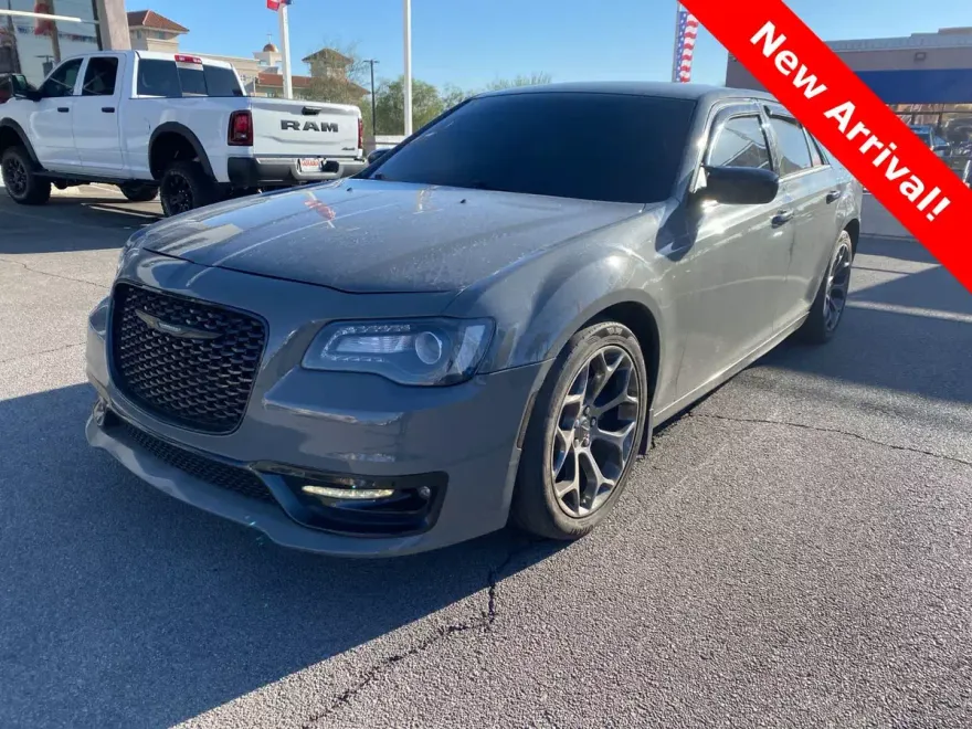 2018 Chrysler 300 photo 1