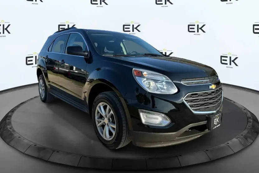 2017 Chevrolet Equinox LT photo 1