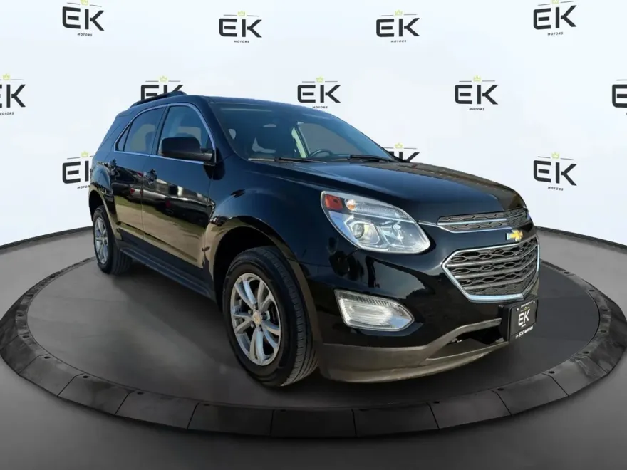 2017 Chevrolet Equinox LT photo 1