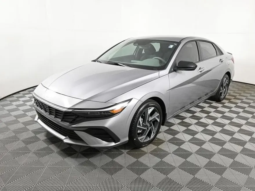 2025 Hyundai Elantra SEL Sport photo 1