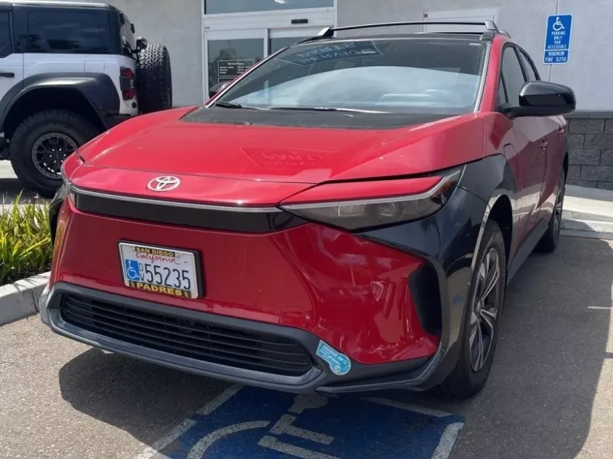 2024 Toyota bZ4X XLE photo 1
