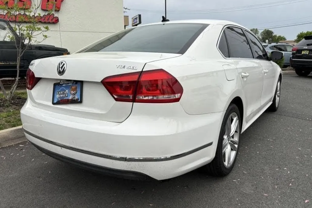 2014 Volkswagen Passat SEL photo 1