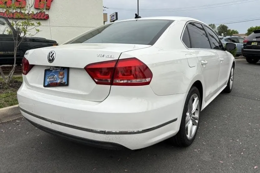 2014 Volkswagen Passat SEL photo 1