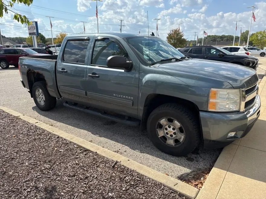 2011 Chevrolet Silverado 1500 LT photo 1
