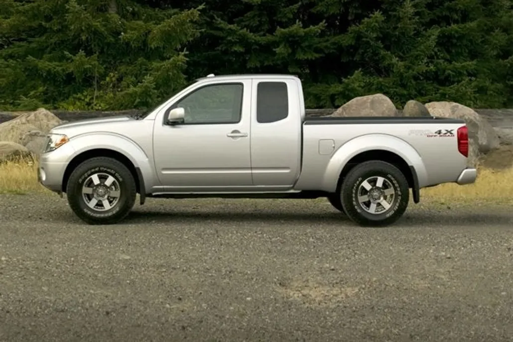 2013 Nissan Frontier S photo 1