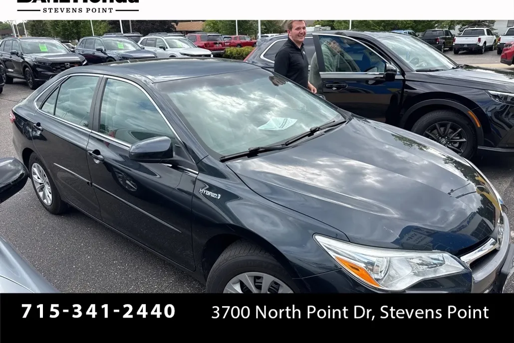 2015 Toyota Camry Hybrid LE photo 1
