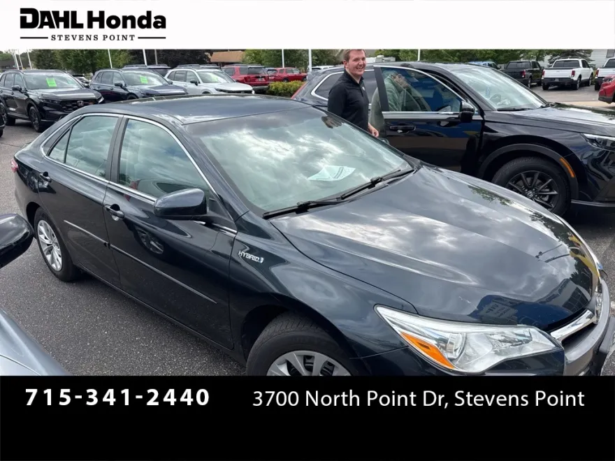 2015 Toyota Camry Hybrid LE photo 1