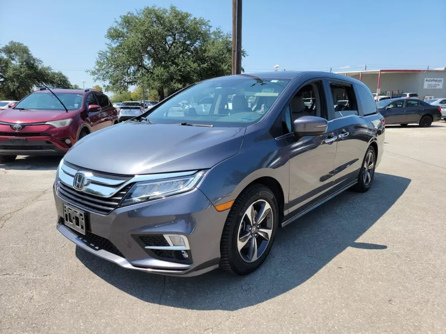 2018 Honda Odyssey Touring photo 1