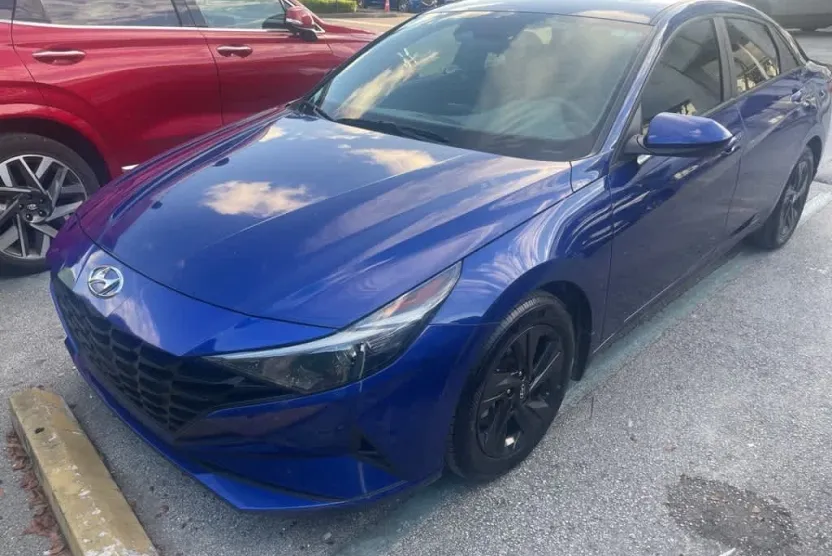 2023 Hyundai Elantra SEL photo 1
