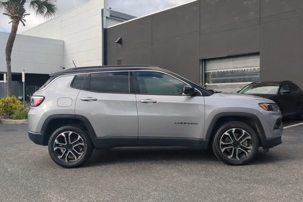 2023 Jeep Compass Limited photo 1